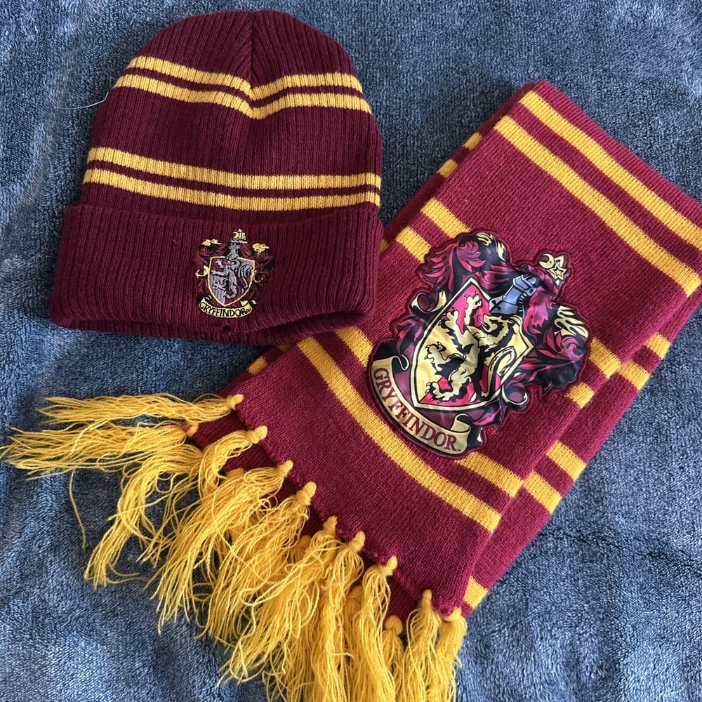 Harry Potter Gryffindor Cuffed Beanie Scarf Wizard One Size‎ Fits Most Flawed